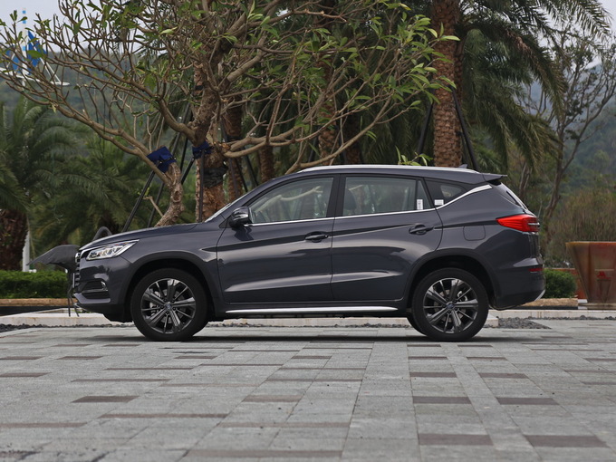 比亞迪  宋DM 1.5TID 正左側