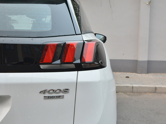 东风标致  350THP 右后尾灯