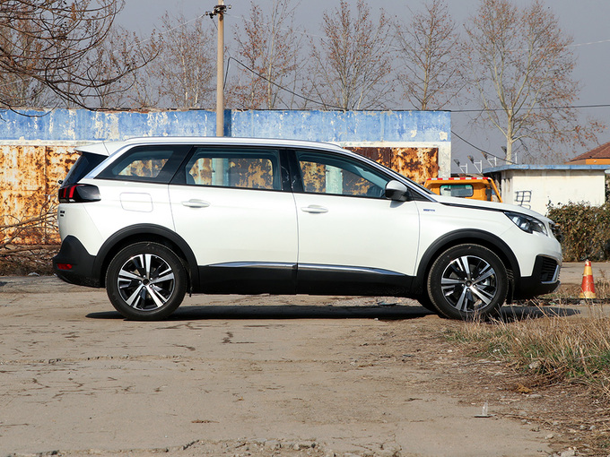 东风标致  380THP 正右侧