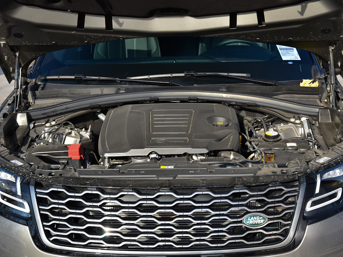 路虎  250PS R-DYNAMIC 发动机舱