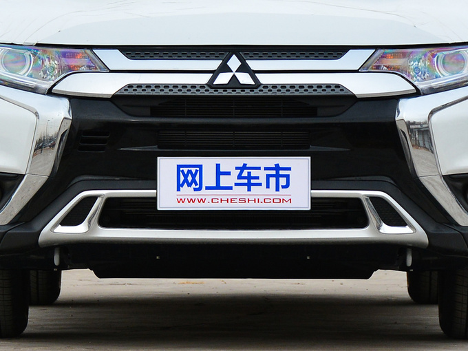 广汽三菱  2.0L 两驱畅享版 前脸