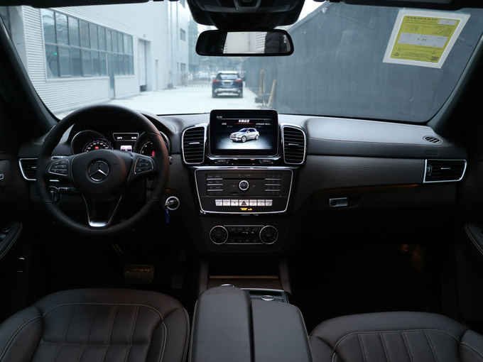 奔驰(进口)  GLE 320 4MATIC 大中控全景