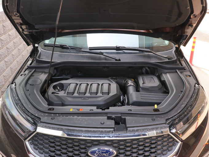 江铃福特 EcoBoost 145 发动机舱