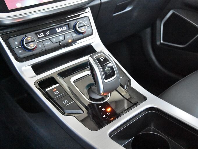 吉利汽车  1.4T 换挡杆