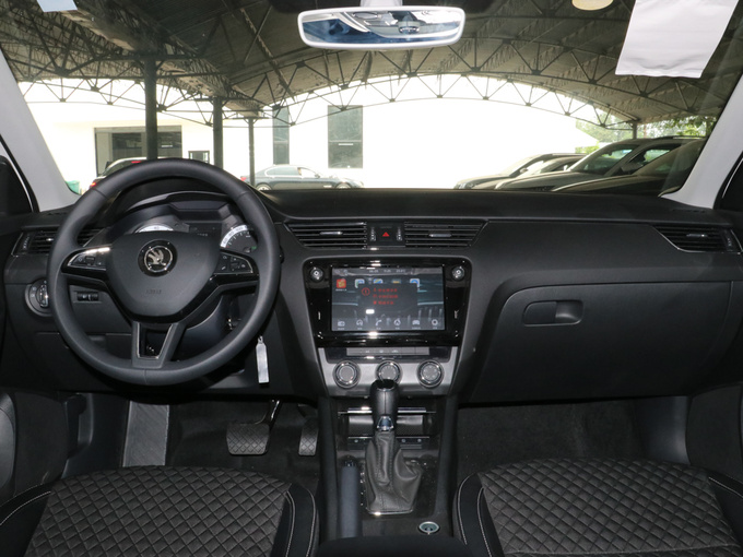 斯柯达  旅行车 TSI230 DSG豪华版 大中控全景