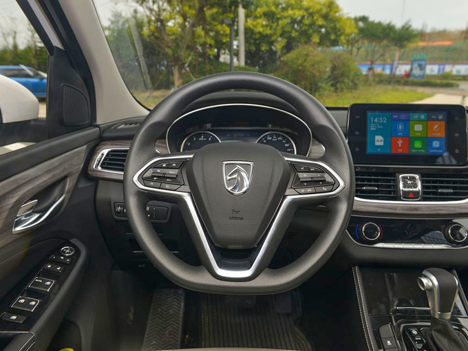 宝骏汽车  1.5T CVT旗舰版 7座 方向盘