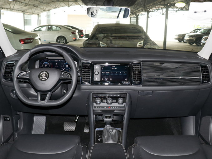 斯柯达  改款TSI330 7座两驱豪华优享版 大中控全景