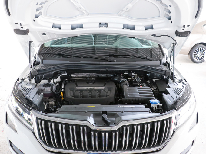 斯柯达  改款 TSI330 5座两驱舒适版 发动机舱