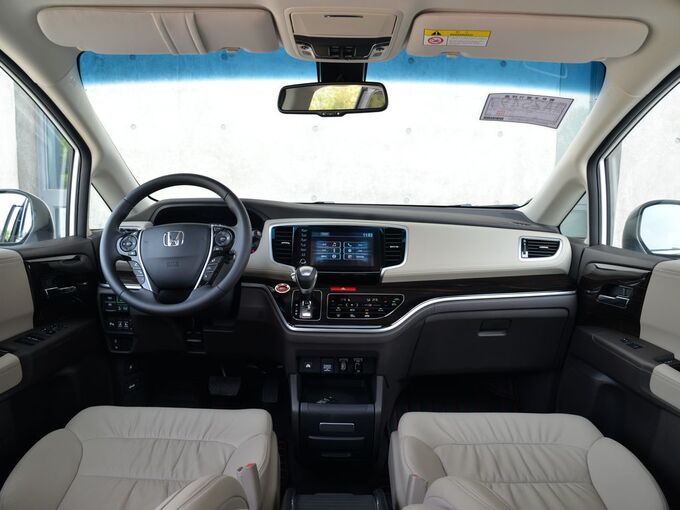 广汽本田  2.0L 大中控全景