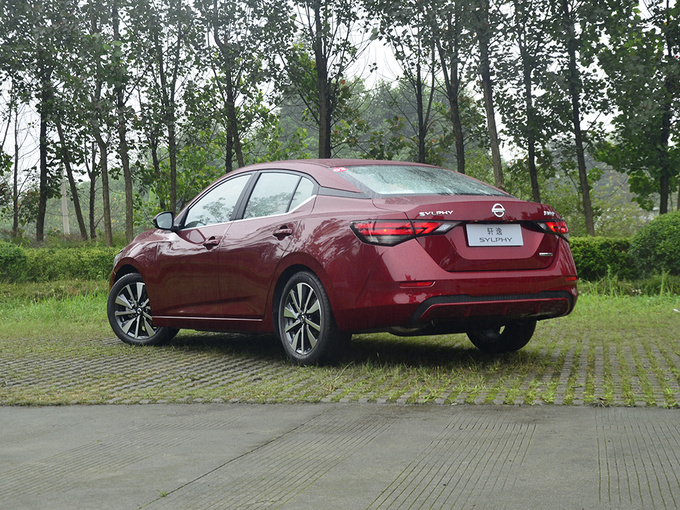 东风日产  1.6L XE 左后正45度