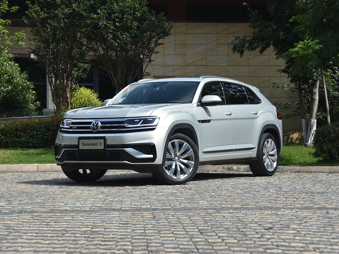 上汽大众  530 V6 左前正45度