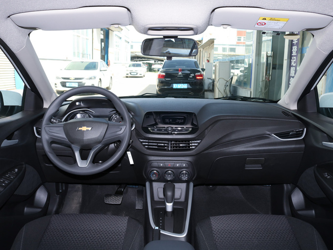 雪佛兰  325T 大中控全景