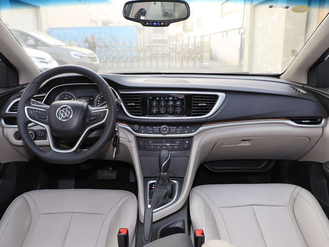 别克  15T 双离合互联精英型 大中控全景