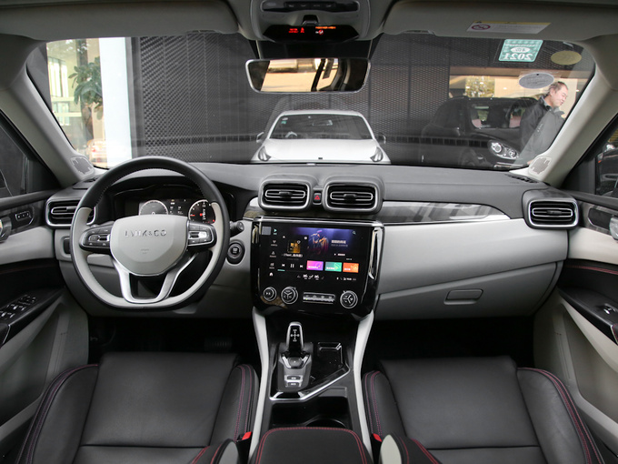 领克 1.5T DCT两驱耀Pro版 大中控全景