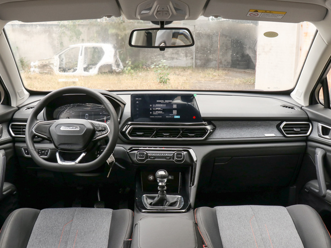 上汽通用五菱  1.5T 超级互联手动版 大中控全景