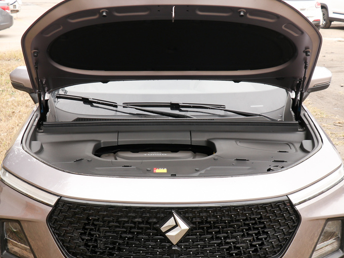 上汽通用五菱  1.5T 超级互联手动版 发动机舱