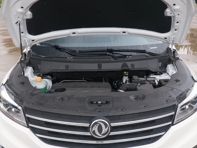 东风风光  1.5T 发动机舱