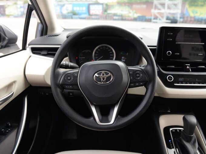 一汽丰田  双擎版 方向盘