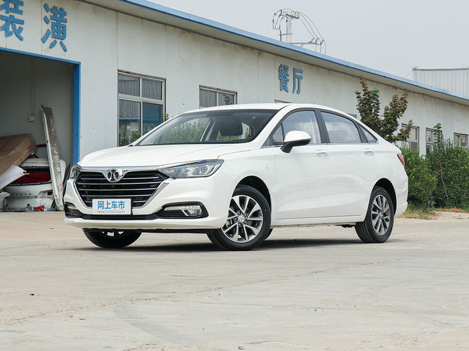 北京汽车  1.5L 手动豪华版 国VI 左前正45度