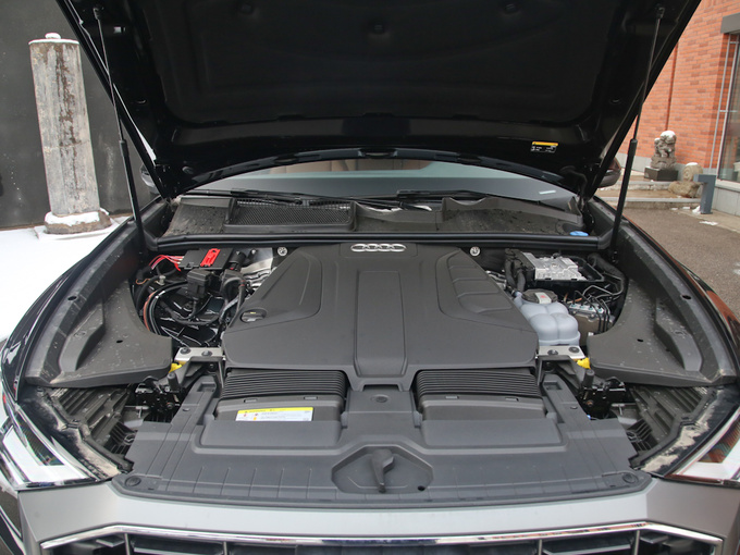 奥迪(进口)  45 TFSI 甄选动感型 发动机舱