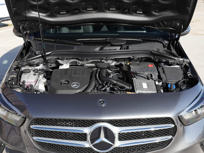 奔馳(進口) B 200 發(fā)動機艙