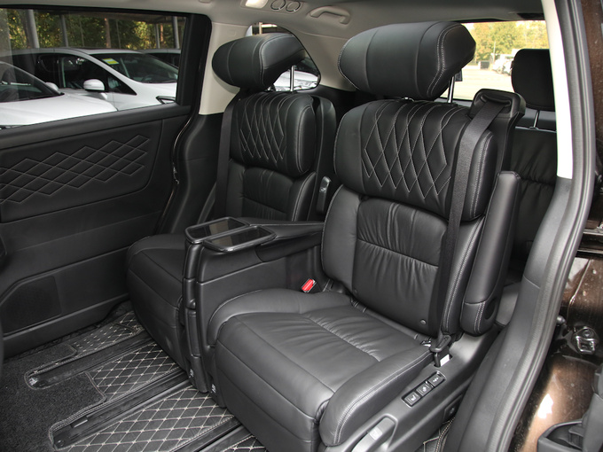 东风本田  2.0L 第二排座椅