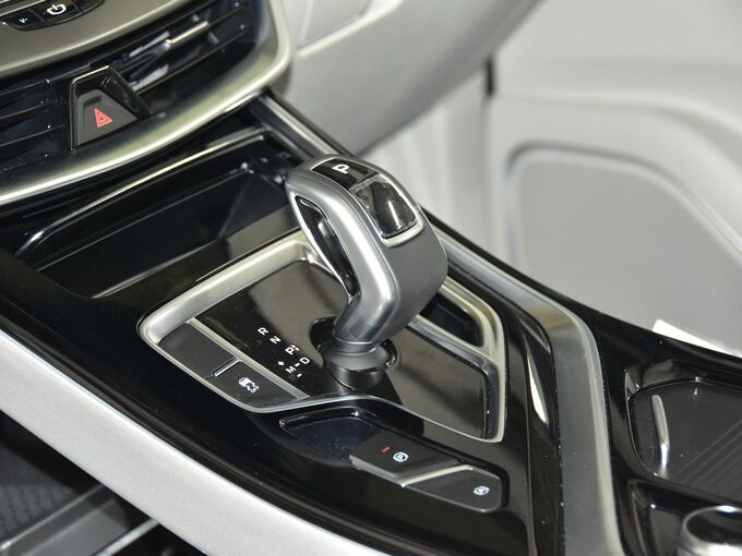 吉利汽车  1.8TD 换挡杆