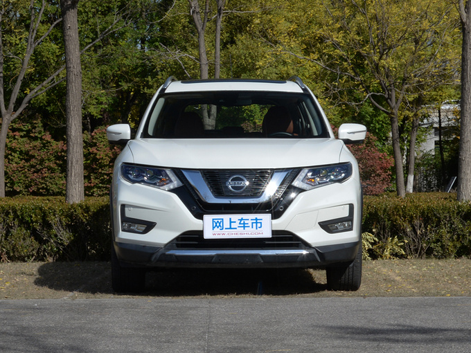 东风日产  2.5L CVT至尊领航版 正前