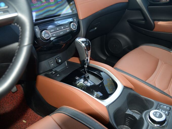 东风日产 2.5L CVT至尊领航版 换挡杆