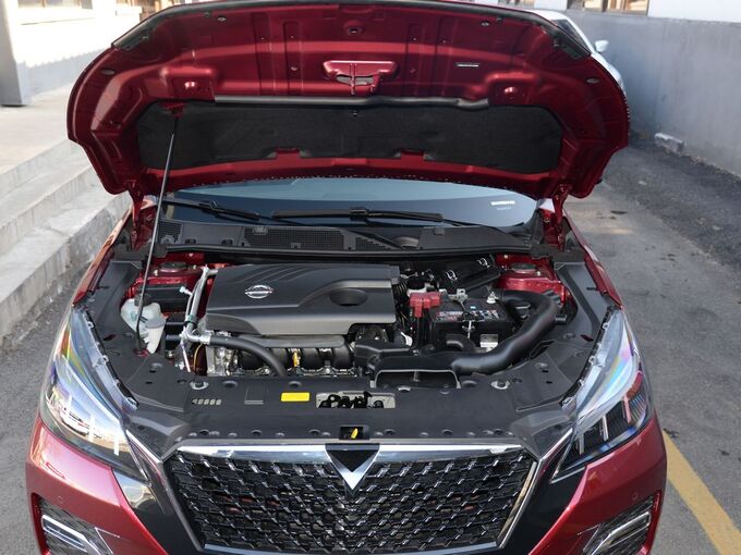 东风启辰  2.0L 发动机舱