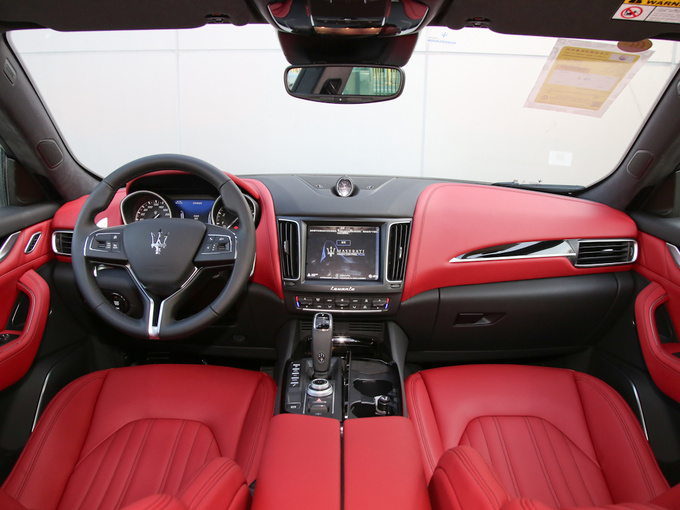 玛莎拉蒂  3.0T 350Hp 标准版 大中控全景