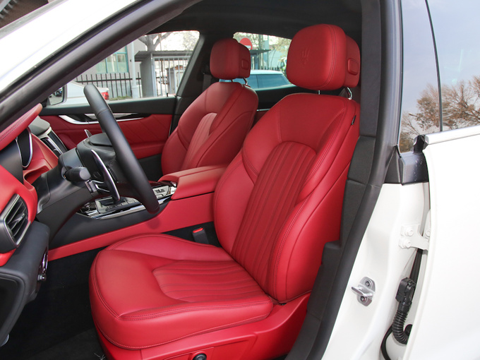 玛莎拉蒂  3.0T 350Hp 标准版 前排座椅