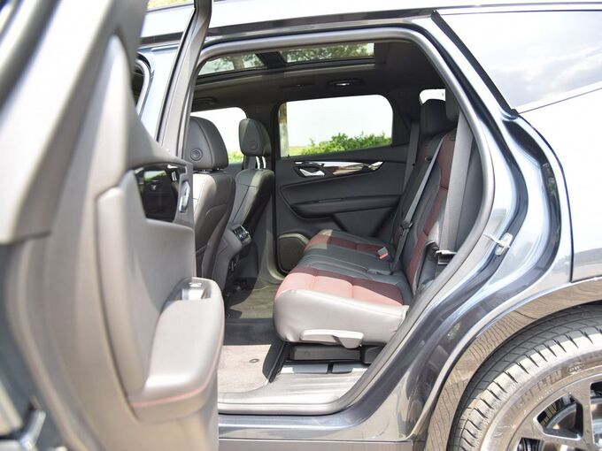 雪佛兰  RS 650T 第二排空间