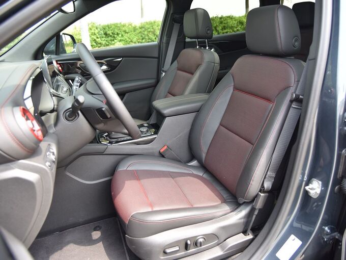 雪佛兰  RS 650T 前排座椅