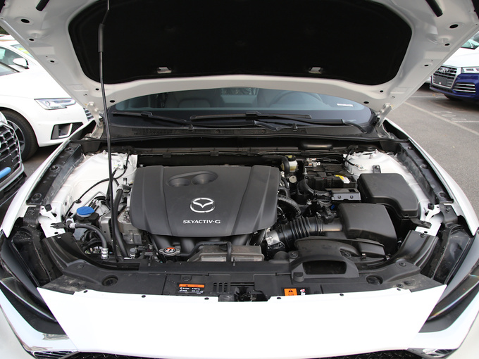 一汽马自达 2.5L 发动机舱