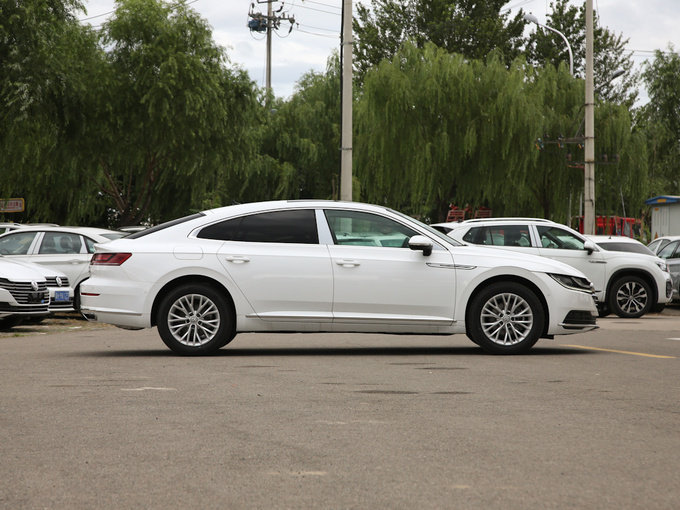 一汽-大众  330TSI 魅颜版 正右侧