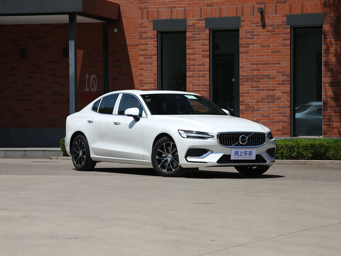 沃尔沃亚太 T4 右前正45度