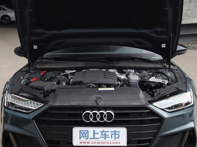 奥迪(进口)  40 TFSI 发动机舱
