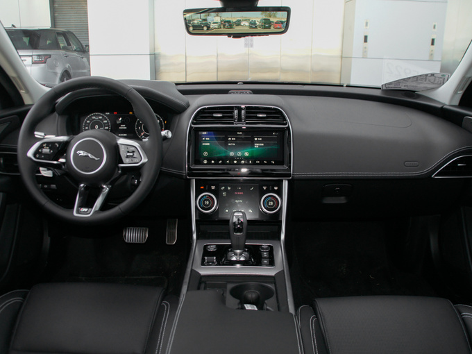 奇瑞捷豹路虎 2.0T 250PS R-DYNAMIC 大中控全景