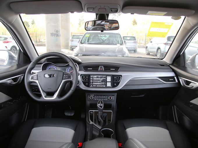 吉利汽车  1.5L 大中控全景