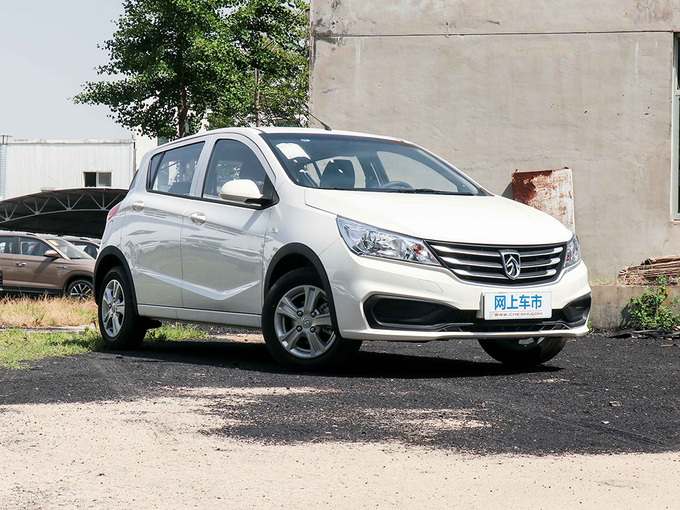 宝骏汽车  1.2L 右前正45度