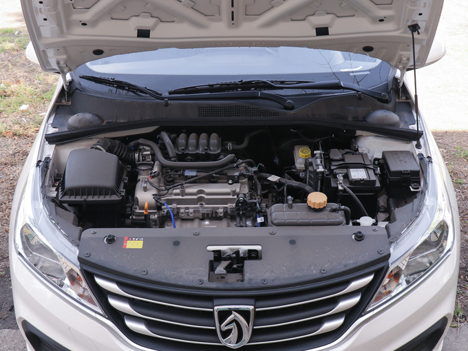 宝骏汽车  1.2L 发动机舱