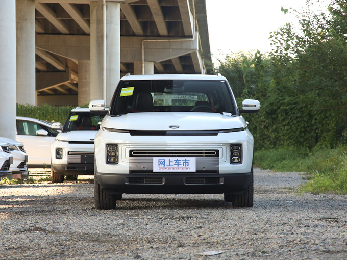 吉利汽车  300T i9 正前