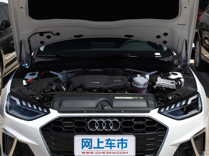 一汽奥迪  40 TFSI quattro 发动机舱