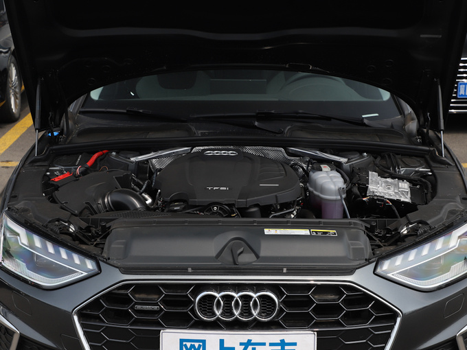 一汽奥迪  45 TFSI quattro 发动机舱