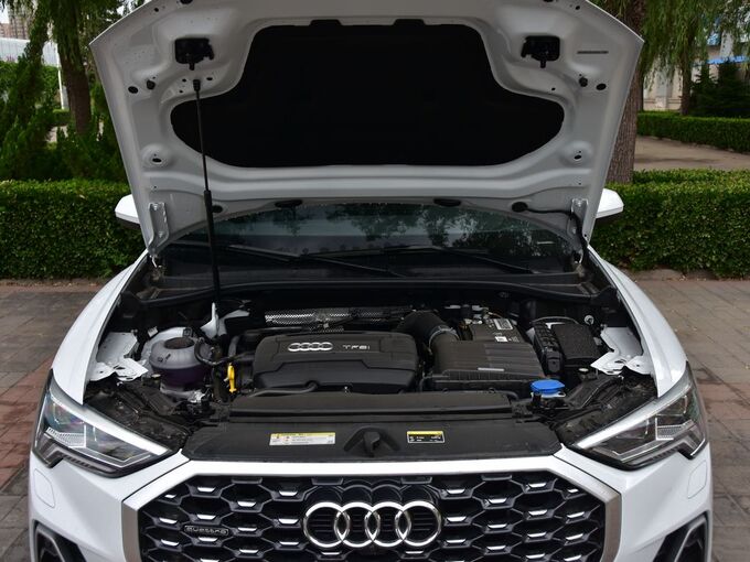 一汽奥迪  Sportback 45 TFSI quattro 发动机舱