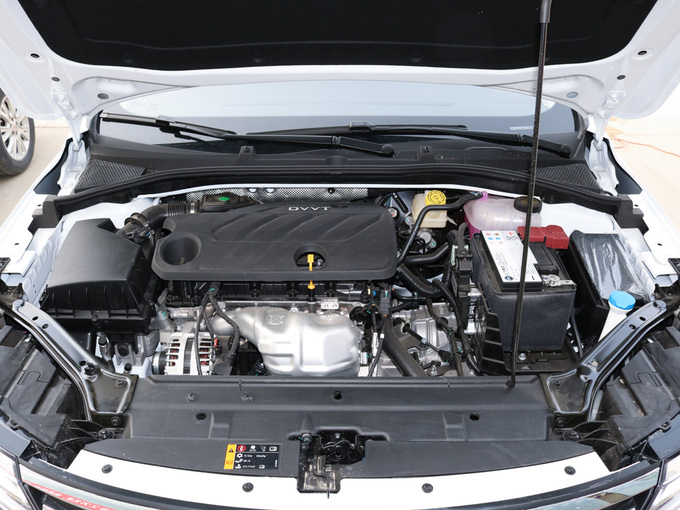 上汽荣威  PLUS 1.6L CVT 发动机舱