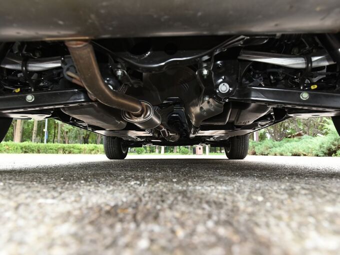 东风日产  2.0L 底盘