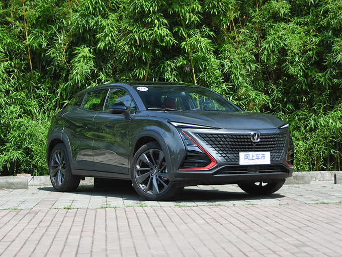 长安汽车  1.5T 右前正45度