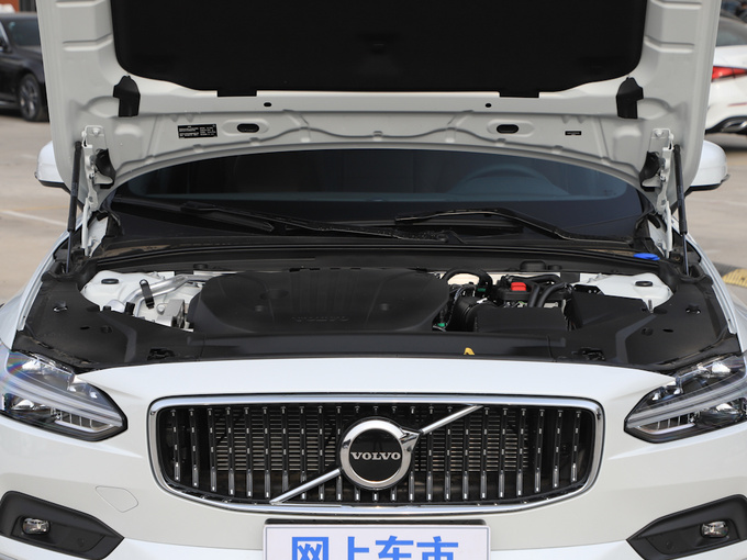 沃尔沃(进口)  Cross Country B5 AWD 发动机舱